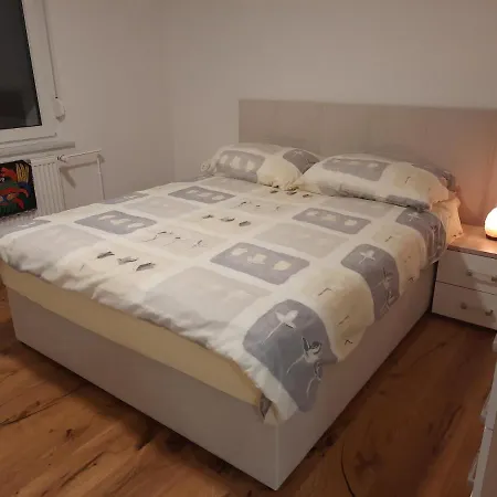 Nastanitev v družini Happy Place